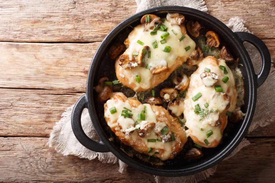 5 Homemade Weight Gainer for Dogs (Best Recipe) 4 Cheesy Chicken